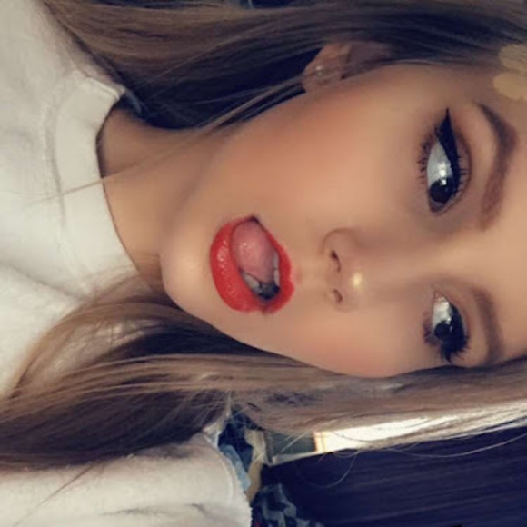 Meet your Posher, Emelia - Picture 1 of 1